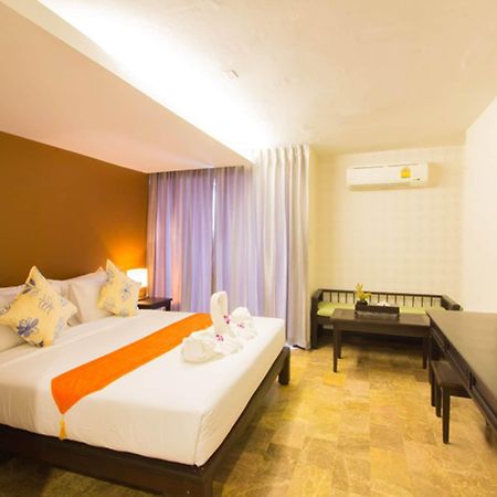 All Together Suite Hotel Bangkok Exteriör bild