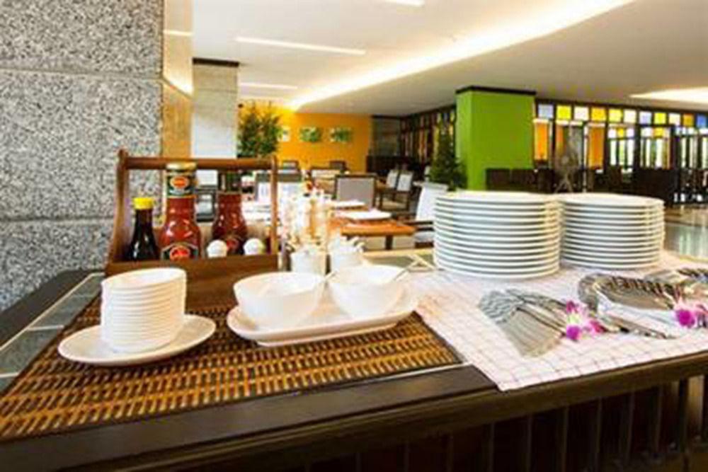 All Together Suite Hotel Bangkok Exteriör bild