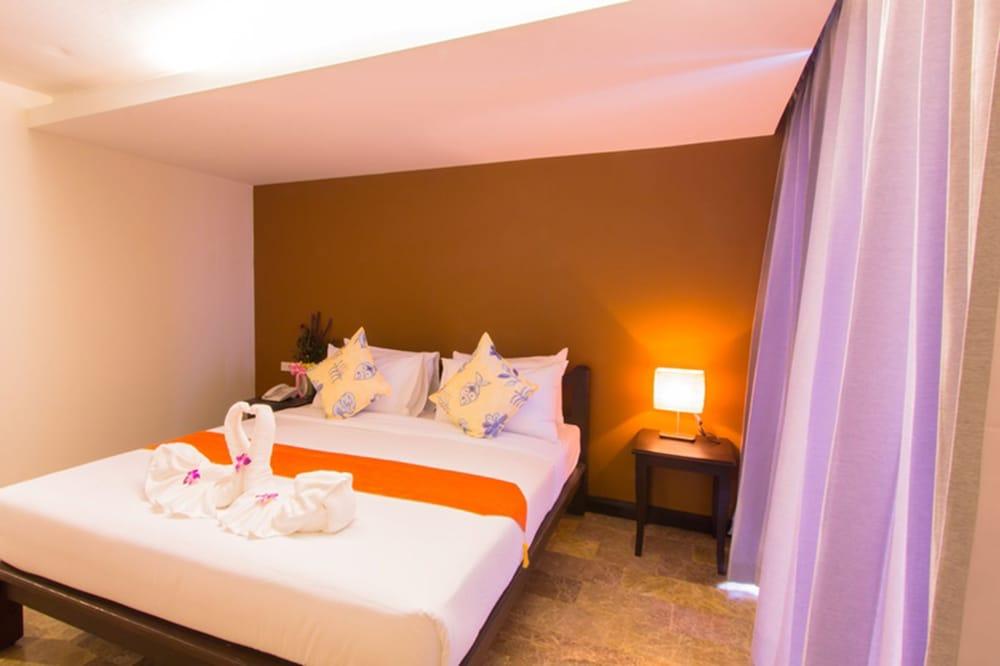 All Together Suite Hotel Bangkok Exteriör bild