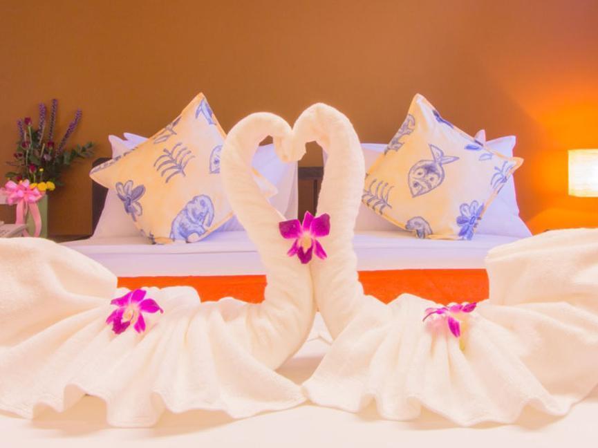 All Together Suite Hotel Bangkok Exteriör bild