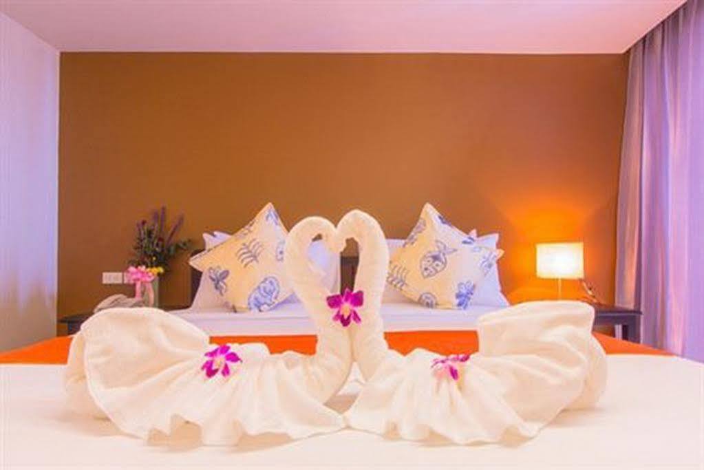 All Together Suite Hotel Bangkok Exteriör bild