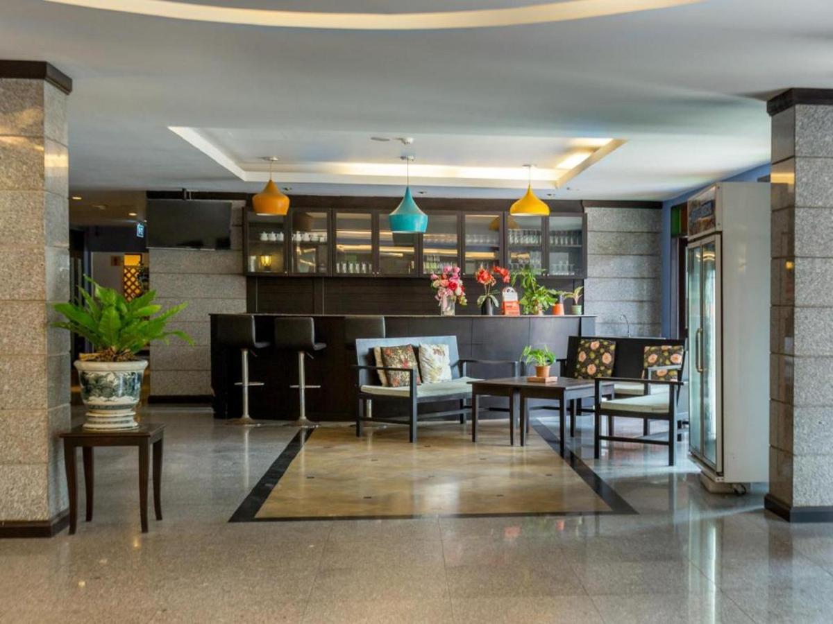 All Together Suite Hotel Bangkok Exteriör bild